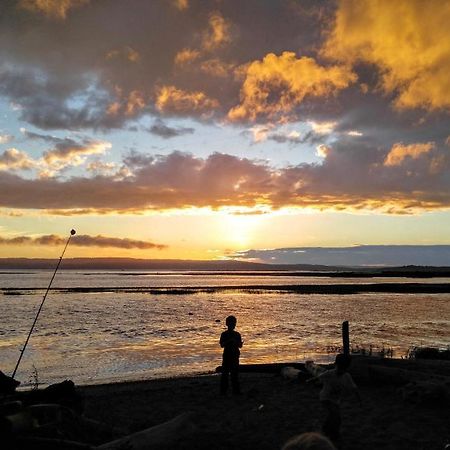 Warm Beach Hideaway With Private Beach! Stanwood Exteriér fotografie